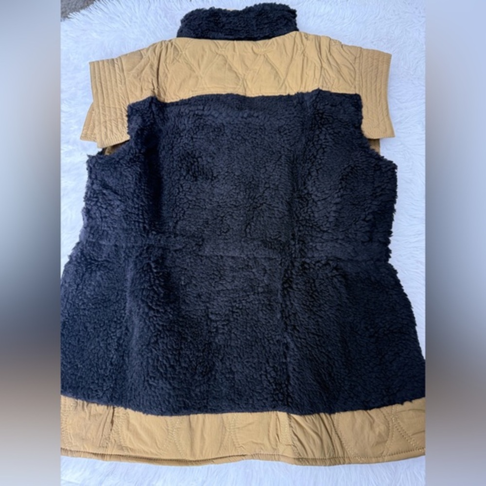 NWT faux fur lined olive green vest XS - Picture 9 of 10
